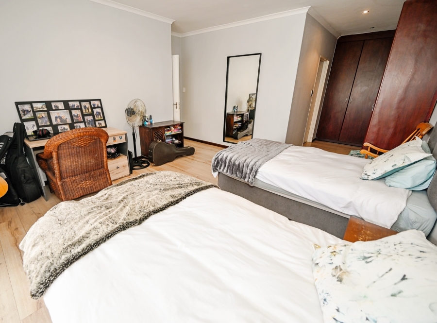 5 Bedroom Property for Sale in Vierlanden Western Cape